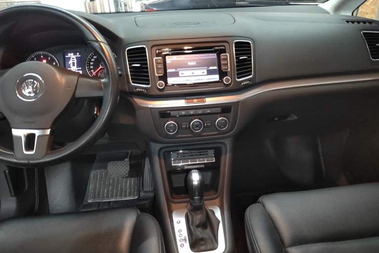 Used Volkswagen Sharan 2013 1.8TSI Standard Model
