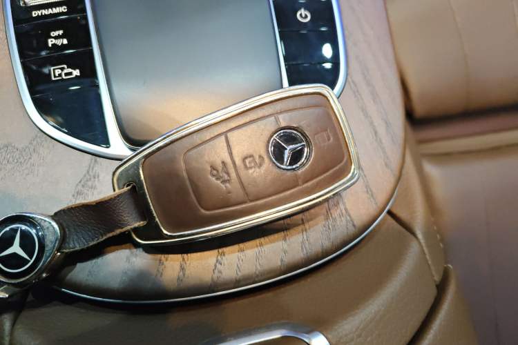 Used Mercedes-Benz E-Class New Energy 2023 E 350 e L Plug-in Hybrid Sports Sedan