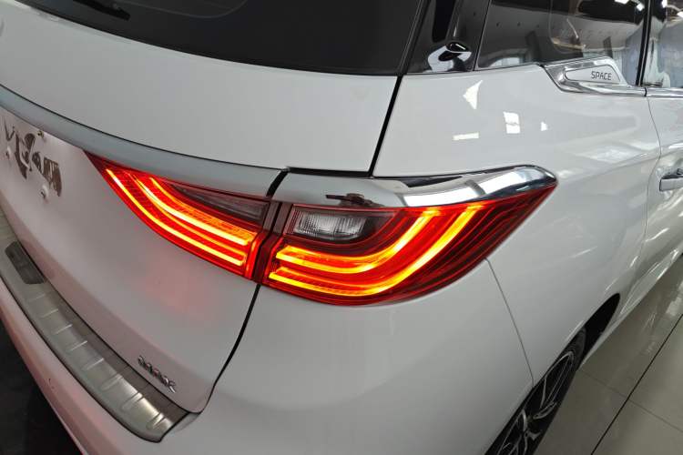 Used BYD Song MAX 2017 1.5T Automatic Smart Connect Elite 7-Seater
