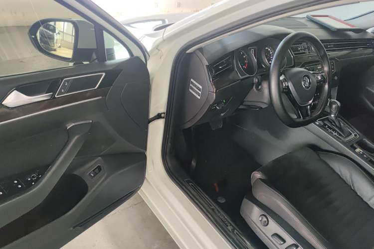 Used Volkswagen Magotan 2017 330TSI DSG Luxury Model