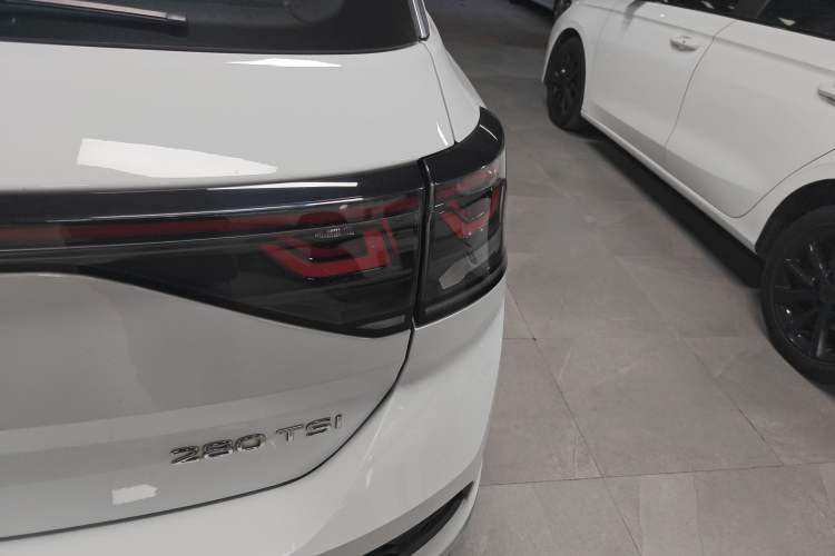 Used Volkswagen T-ROC 2023 280TSI DSG Two-Wheel Drive Time Edition
