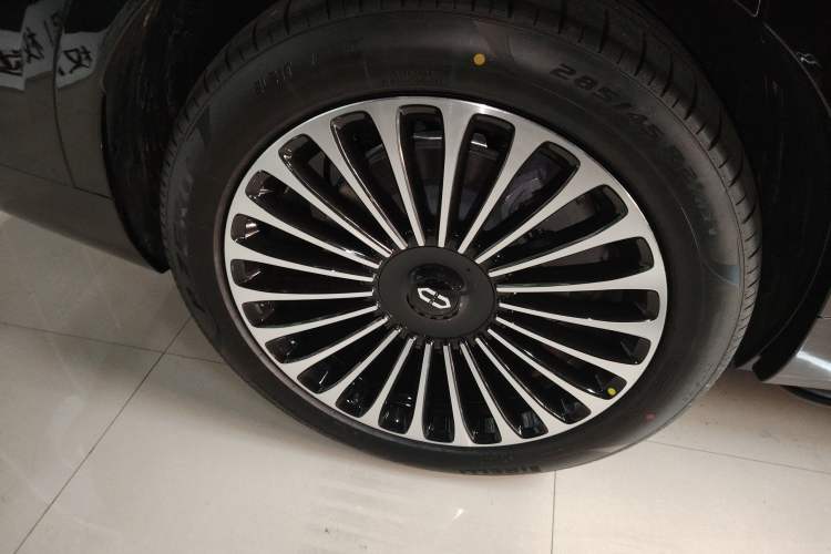 Used Hima AITO M9 2025 All-Electric Ultra Version 100 kWh 5-Seater Model
