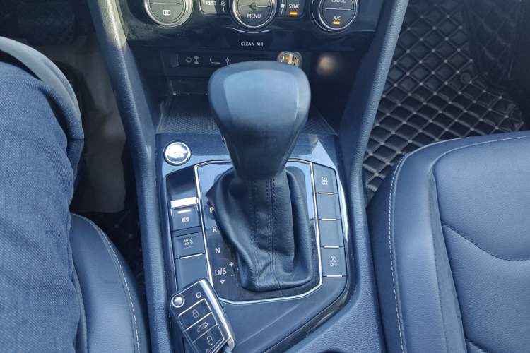 Used Volkswagen Tiguan L 2017 330TSI Automatic Two-Wheel Drive Luxury Edition
