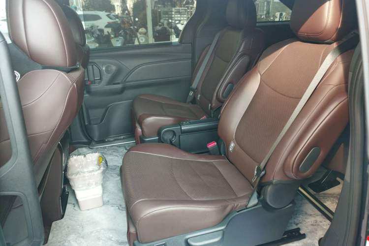 Used Toyota Granvia 2024 2.5L Hybrid Prestige PLUS Four-Wheel Drive Version