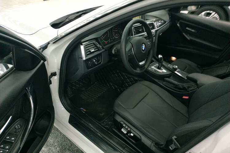 Used BMW 3 Series 2017 318i Fashion Model
