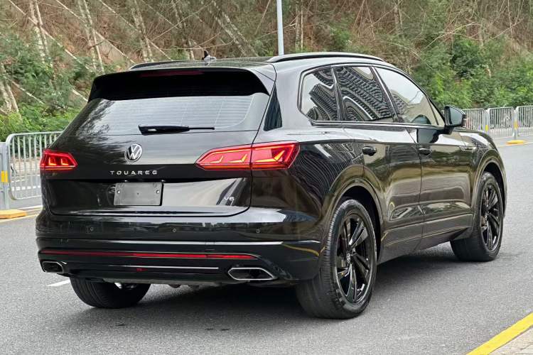 Used Volkswagen Touareg 2022 3.0 TSI Luxury Edition Black Diamond Sport Package
