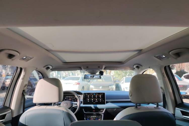 Used Volkswagen Tharu 2023 300TSI Two-Wheel-Drive Moon Luxury Edition