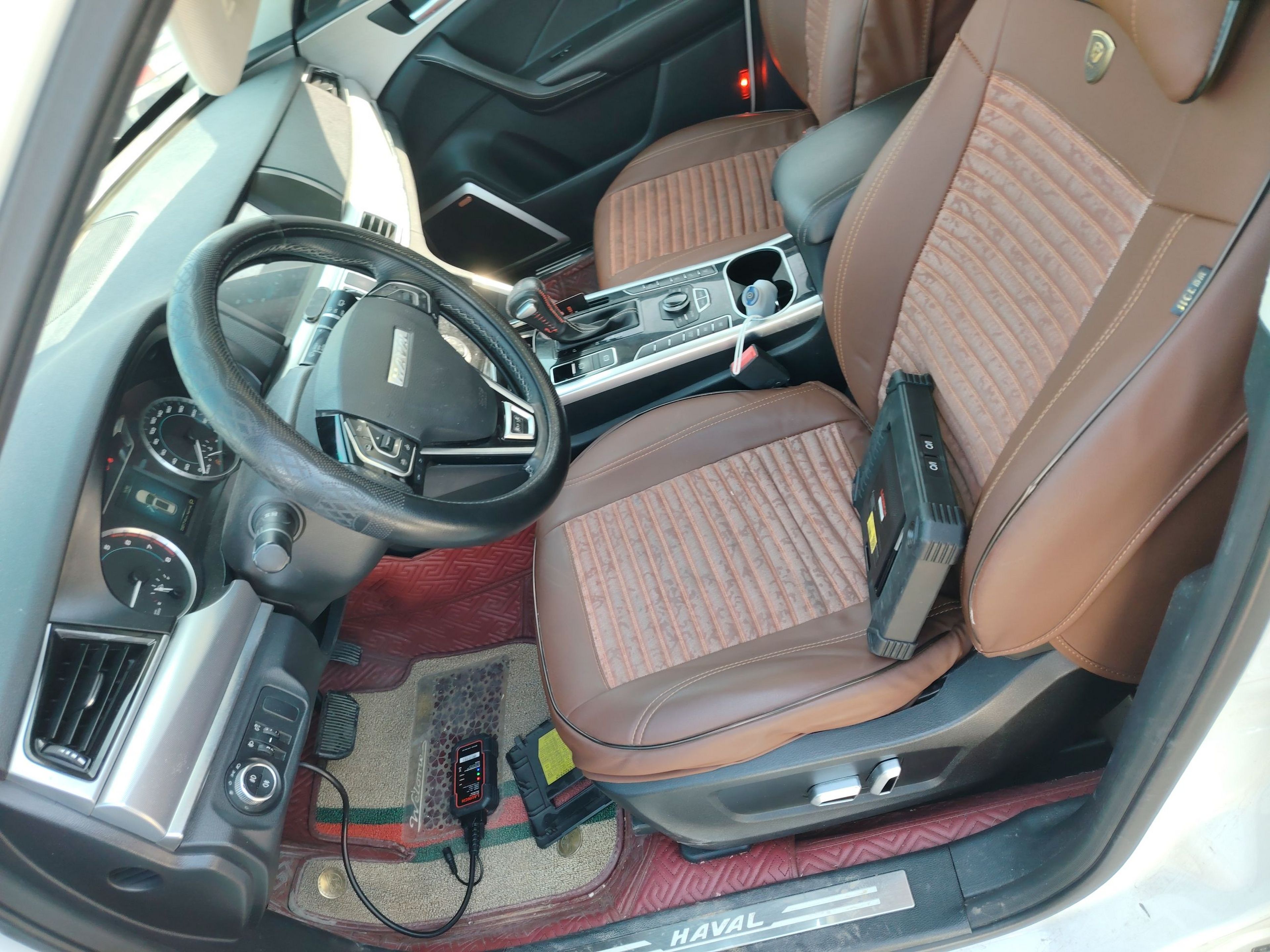 المقاعد الأمامية داخل السيارة