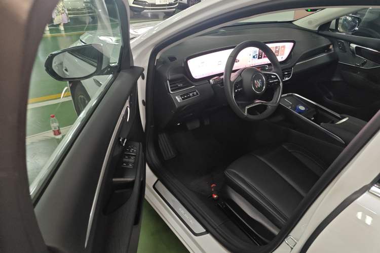 Used Buick LaCrosse 2025 28T Platinum Edition
