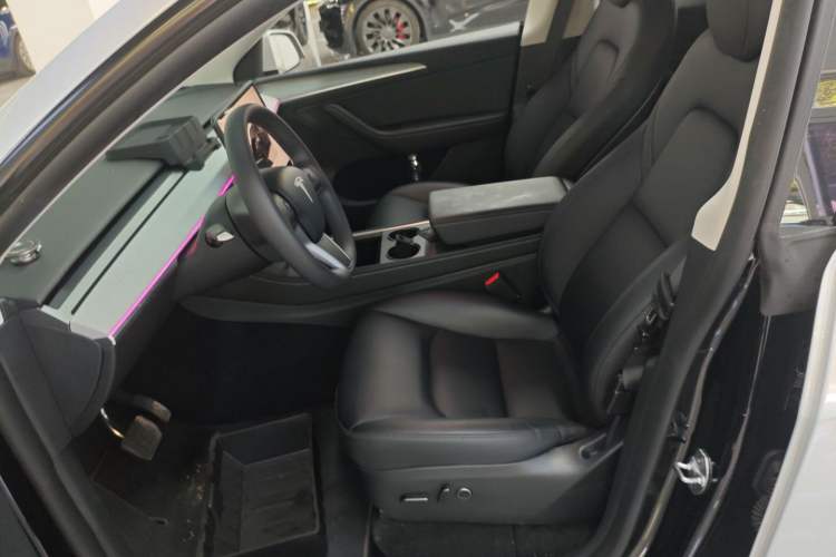 Used Tesla Model Y 2023 Rear-Wheel-Drive Version
