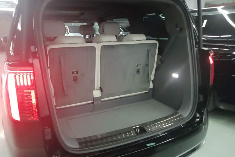 Used Zeekr 009 2024 7-Seater Aisle Version 108 kWh
