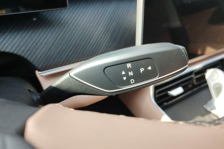 Used Chery Tiggo 8 L 2024 2.0T Two-Wheel Drive Prestige Version 5 Seats
