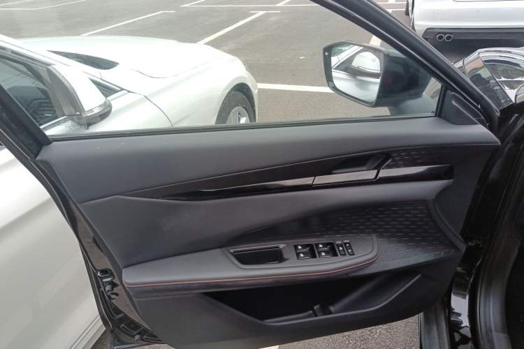 Used Changan UNI-V 2024 1.5T Prestige Sport Edition
