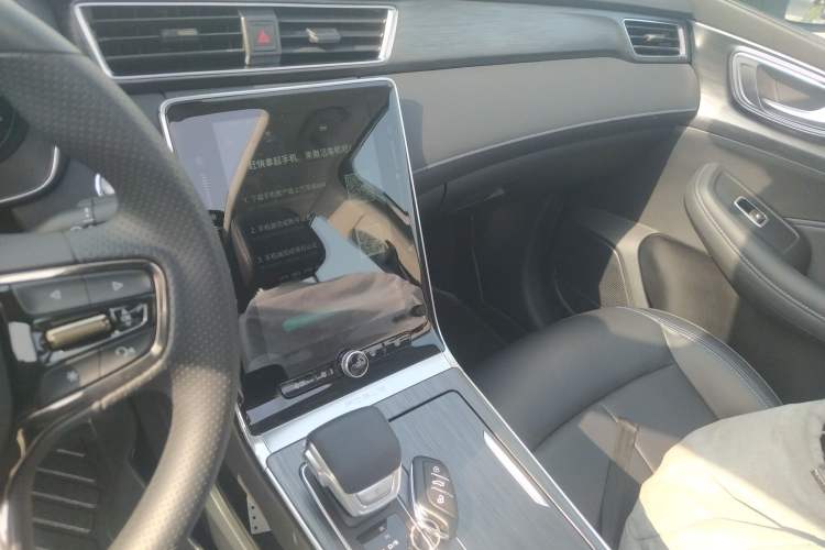 Used Roewe RX5 2025 PLUS 330TGI Automatic Trendsetting Smart Edition
