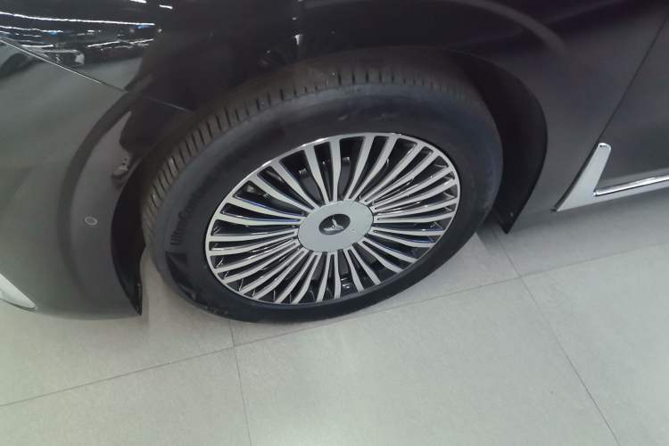 Used VOYAH Dream 2025 PHEV Four-Wheel Drive Prestige Kunpeng Edition
