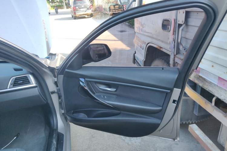 Used BMW 3 Series 2017 320Li Fashion Model
