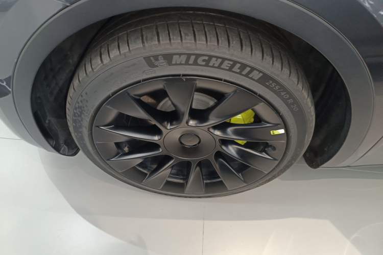 Used Tesla Model Y 2023 Long-Range All-Wheel-Drive Version
