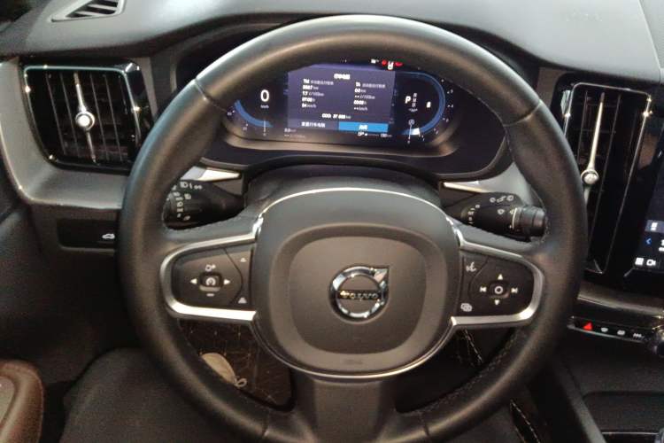 Used Volvo XC60 2024 B5 4x4 Smart Luxury Edition
