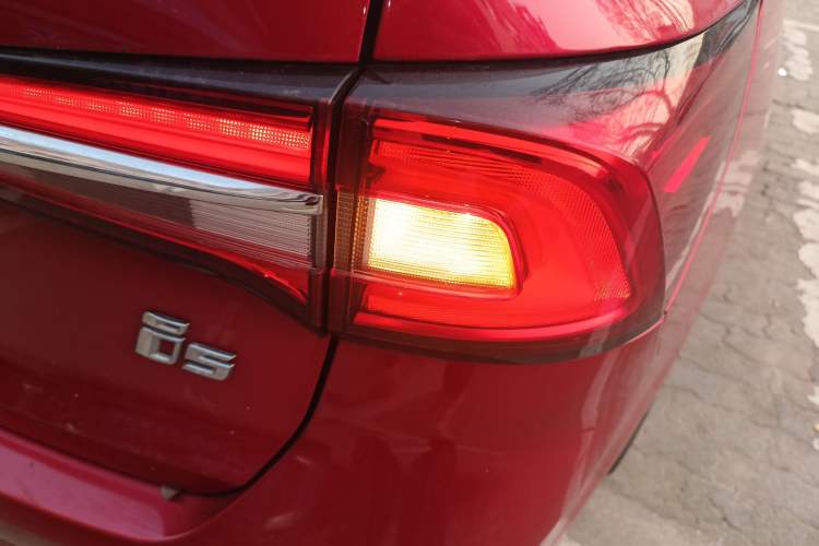 Used Roewe i5 2020 1.5L Automatic 4G Connect Luxury Flagship Edition
