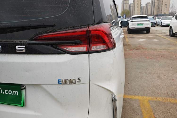 Used SAIC MAXUS EUNIQ 5 2022 Elite Edition Six-Seater