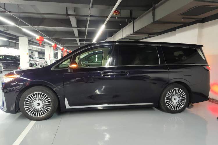 Used VOYAH Dream 2025 PHEV Four-Wheel Drive Prestige Kunpeng Edition
