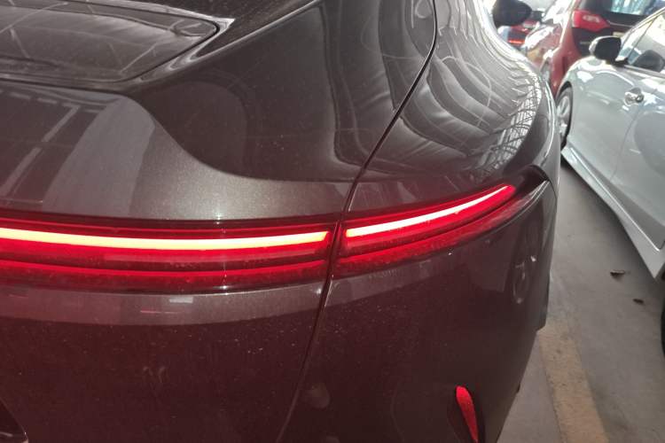 Used  11 2022 Long-Range Dual-Motor Luxury Edition 4 Seats
