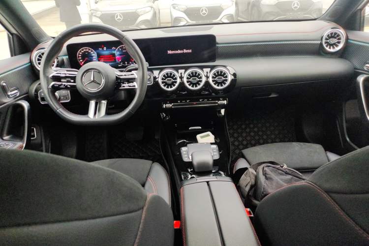 Used Mercedes-Benz A-Class 2022 Revised Version A 200 L Sport Sedan Fashionable Style
