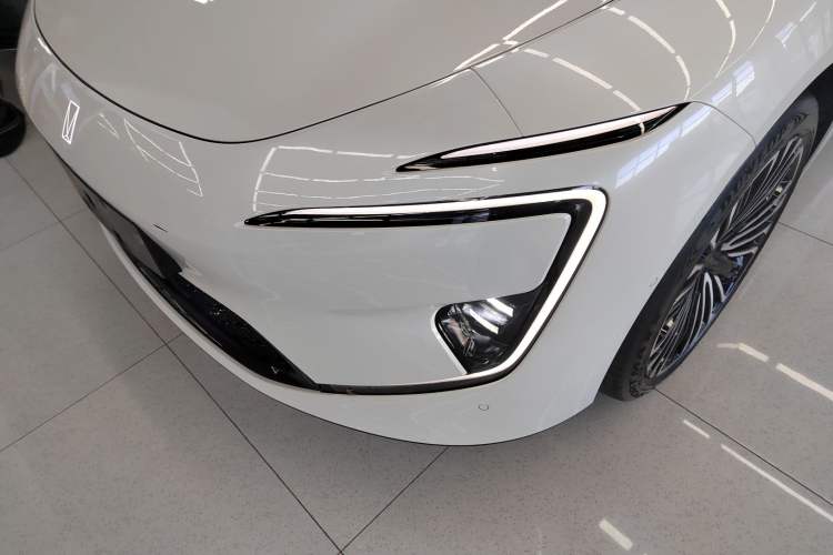 Used  12 2025 Ultra Extended-Range Edition