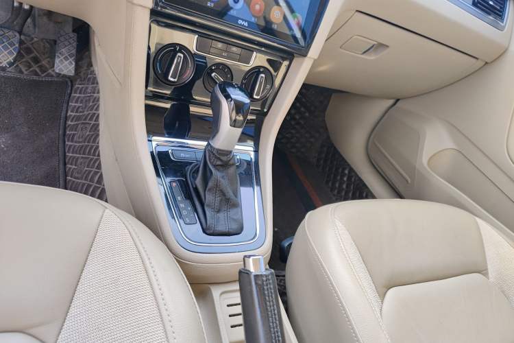 Used Volkswagen Bora 2014 1.6L Automatic Comfort Model
