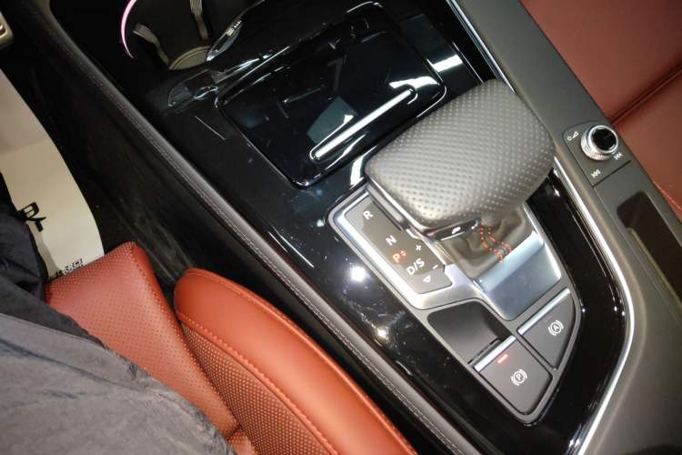 Used Audi A4L 2025 2 Million Units Enjoyment Version 40 TFSI Luxury Dynamic Edition
