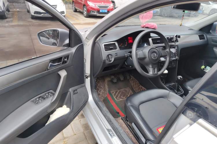 Used Volkswagen Santana 2013 1.4L Manual Comfort Edition
