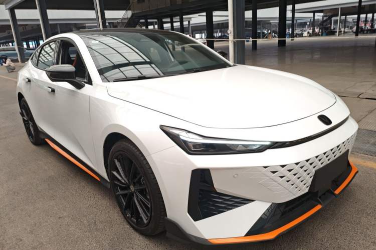 Used Changan UNI-V 2025 1.5T 500Bar Prestige Sporty Version