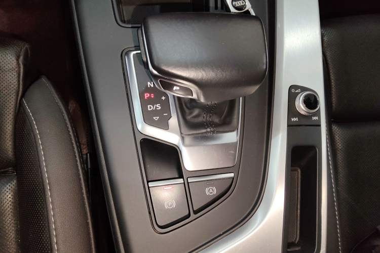 Used Audi A4L 2020 40 TFSI Luxury Dynamic Model
