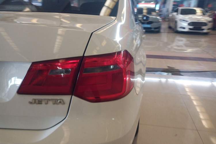 Used Volkswagen Jetta 2015 1.6L Automatic Fashion Model