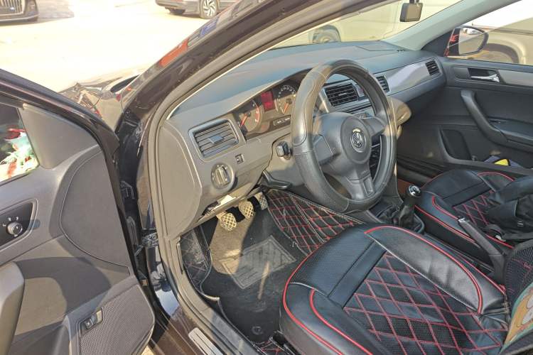 Used Volkswagen Santana 2015 1.6L Manual Comfort Edition