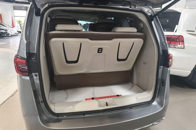 Used Buick GL8 2023 Land Executive Class Comfort Model