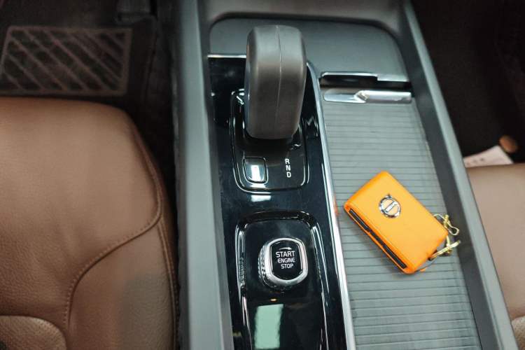 Used Volvo XC60 2022 B5 4x4 Zhiyi Luxury Edition
