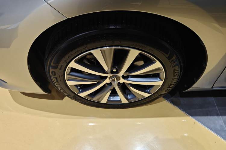Used Lexus ES 2020 300h Premier Edition
