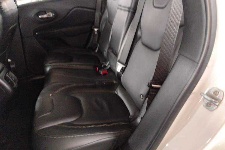 Used  Cherokee 2017 2.0L Superior Edition