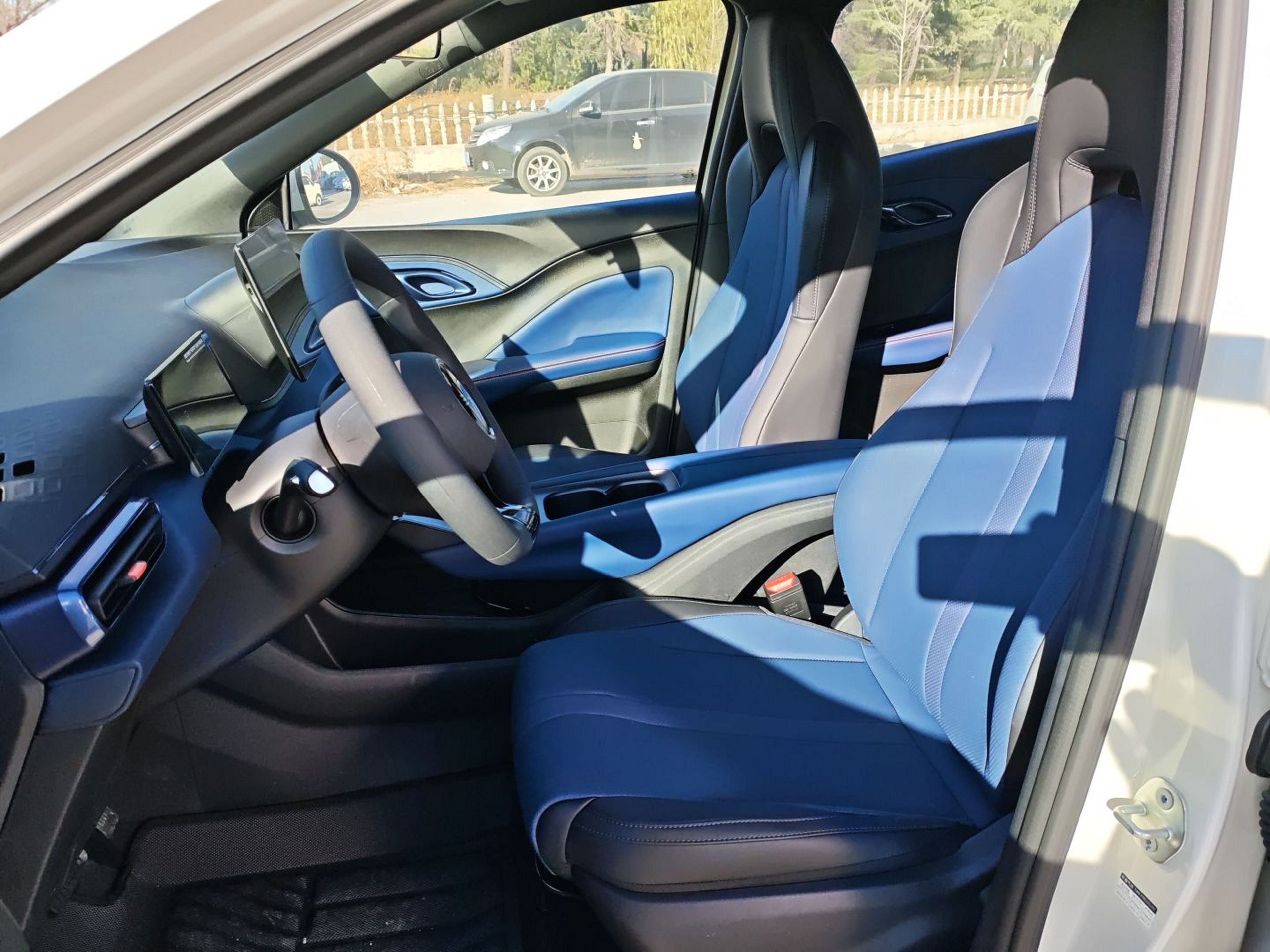 Переднее сиденье в автомобиле