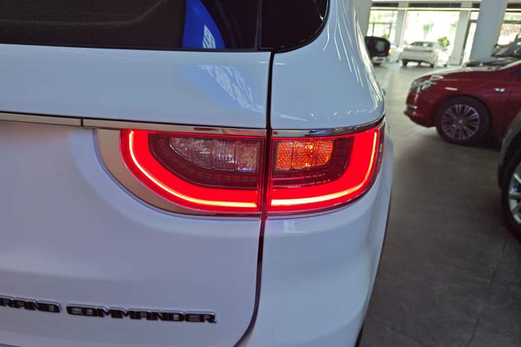 Used  Grand Commander 2018 2.0T Four-Wheel Drive Enjoyment Edition China VI
