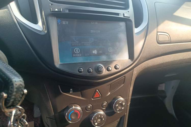 Used Chevrolet Trax 2016 1.4T Manual Two-Wheel Drive Comfort Version with Sunroof