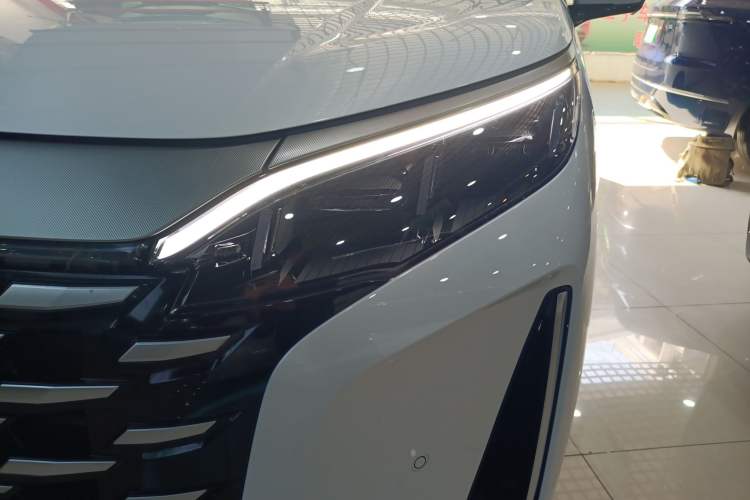 Used BYD Xia 2025 DM-i 1.5T 180km Excellence Model
