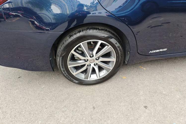 Used Lexus ES 2015 300h Comfort Edition
