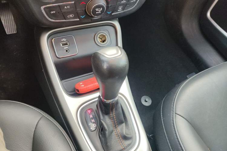 Used  Compass 2017 200T Automatic Family Edition
