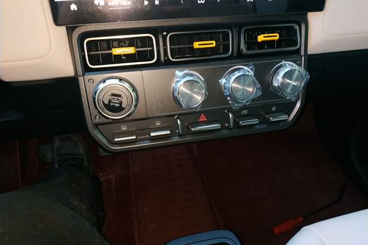 Used  V23 2025 401 Two-Wheel Drive Intelligent Driving Version
