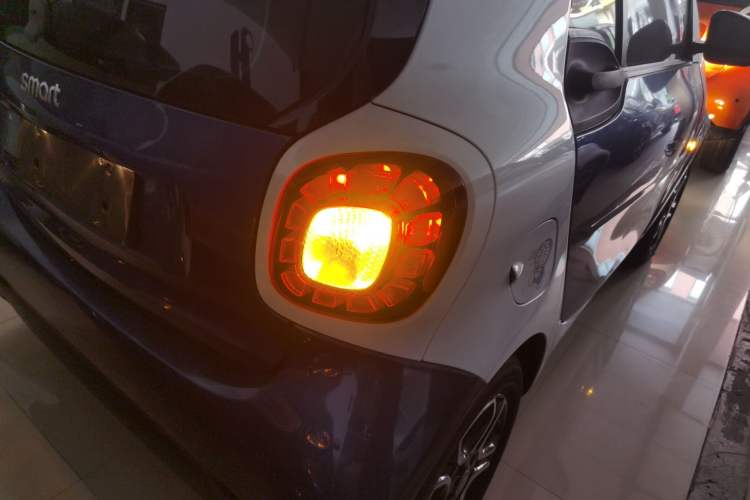 Used  fortwo 2017 1.0L 52kW New Sound Special Edition China V Emission Standard
