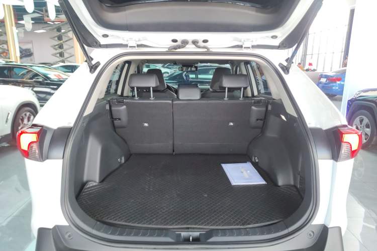 Used Toyota RAV4 2023 2.0L CVT Two-Wheel Drive 20th Anniversary Platinum Edition
