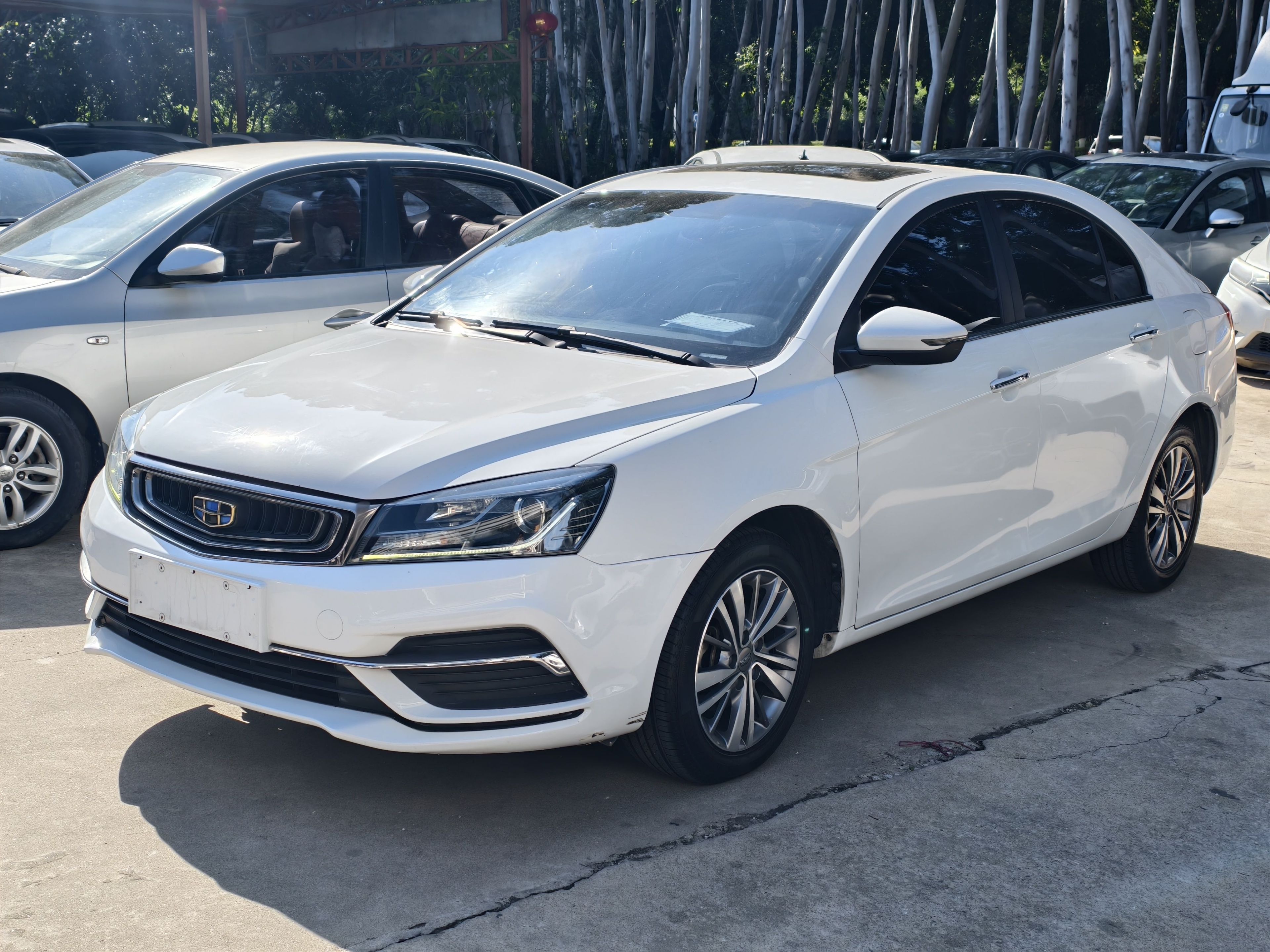 تحت مقدمة السيارة