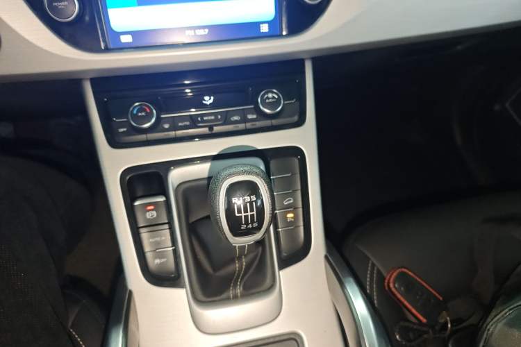 Used Geely Auto Emgrand X7 Sport 2016 2.0L Manual ZhiShang Version